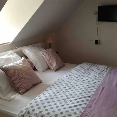 - Chez Josephine Apartmán *